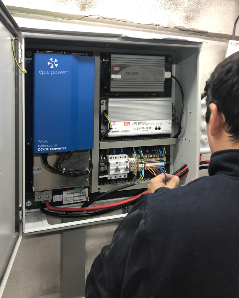 Emergency evacuation equipment for lifts installation in a long distance elevator