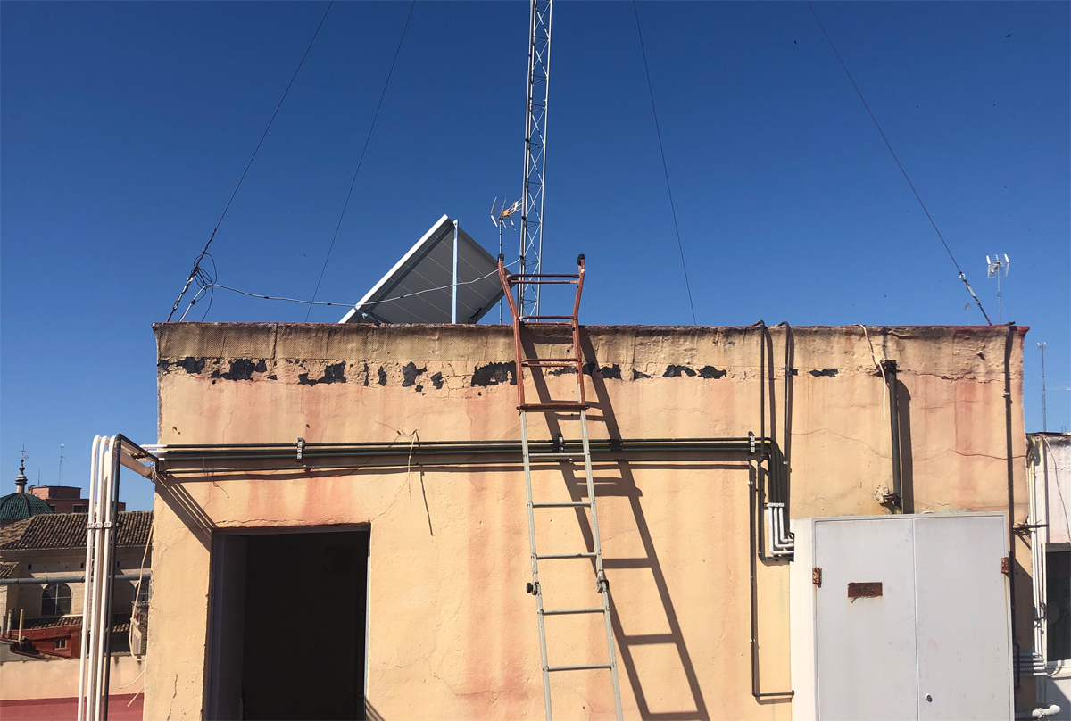 solar panel for elevator with energy storage